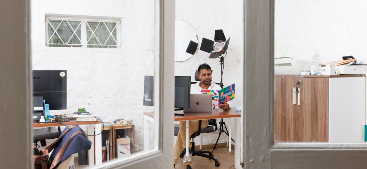 Dans le bureau de - Ashley Ittoo -0M9A2099
