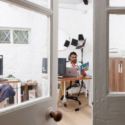 Dans le bureau de - Ashley Ittoo -0M9A2099